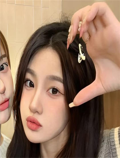 制作揭秘重生后绝色女总裁哭着求复合：拍摄过程中的艰辛与突破 揭示艺术创作的艰辛与快乐